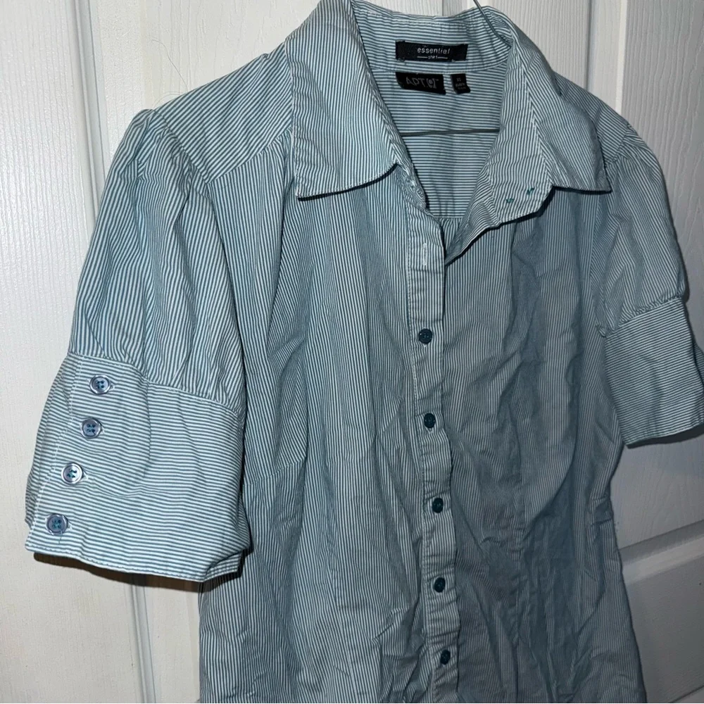 Apt. 9 Women’s Gray Button Down Shirt - Picture 2 of 5